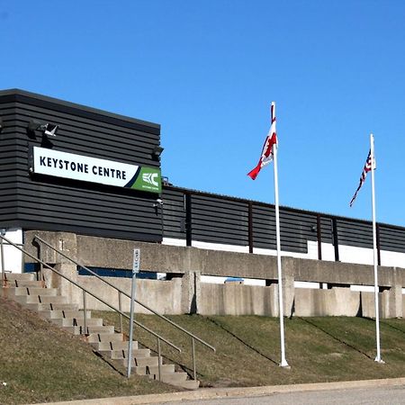 Holiday Inn Express & Suites - Brandon By Ihg Exterior foto