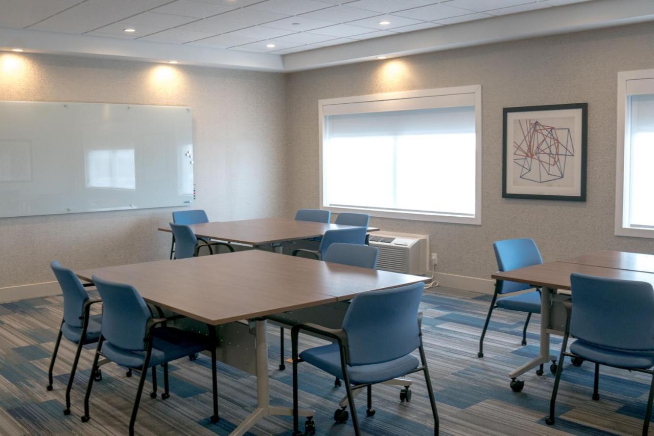 Holiday Inn Express & Suites - Brandon By Ihg Exterior foto