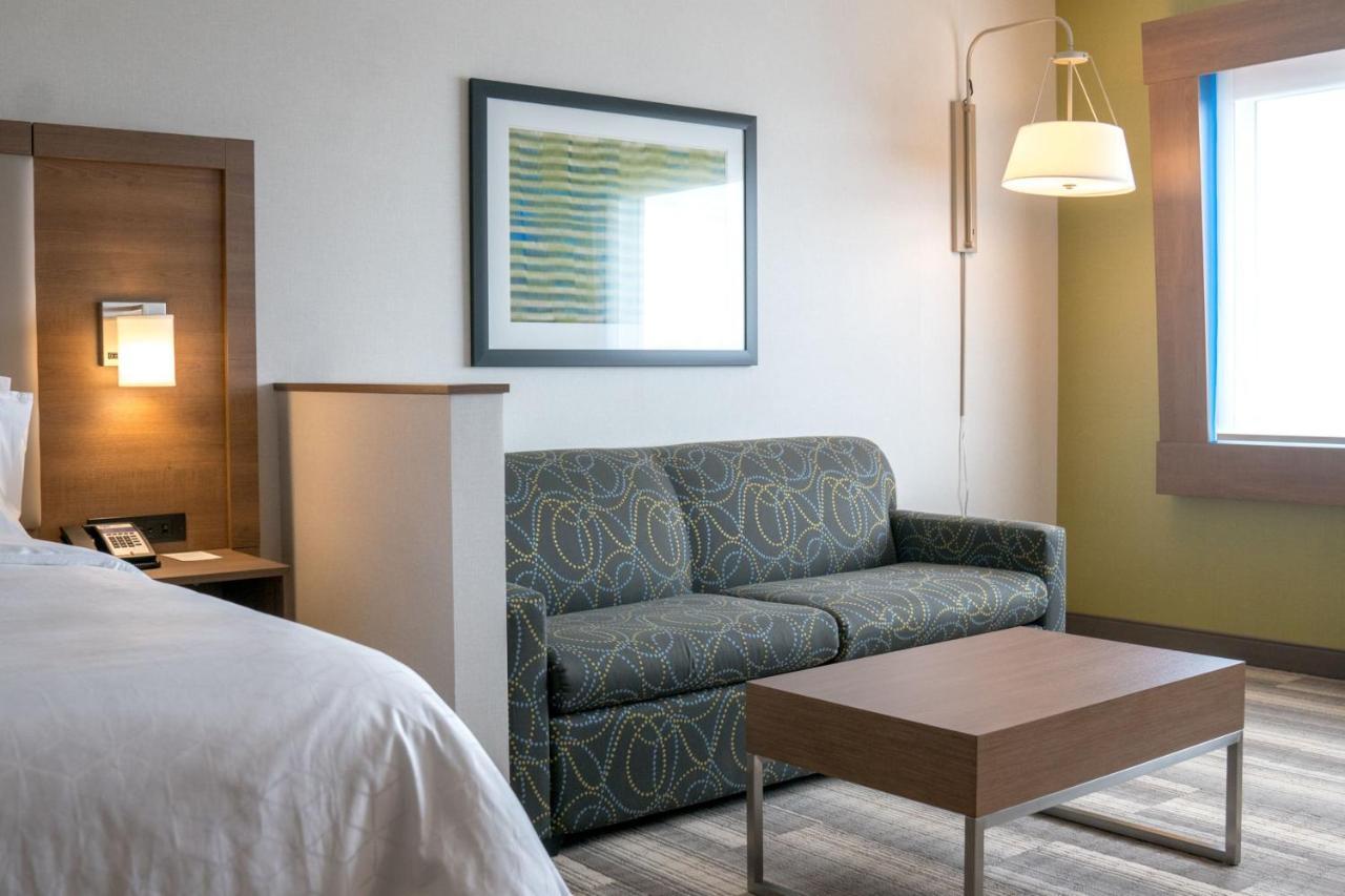 Holiday Inn Express & Suites - Brandon By Ihg Exterior foto