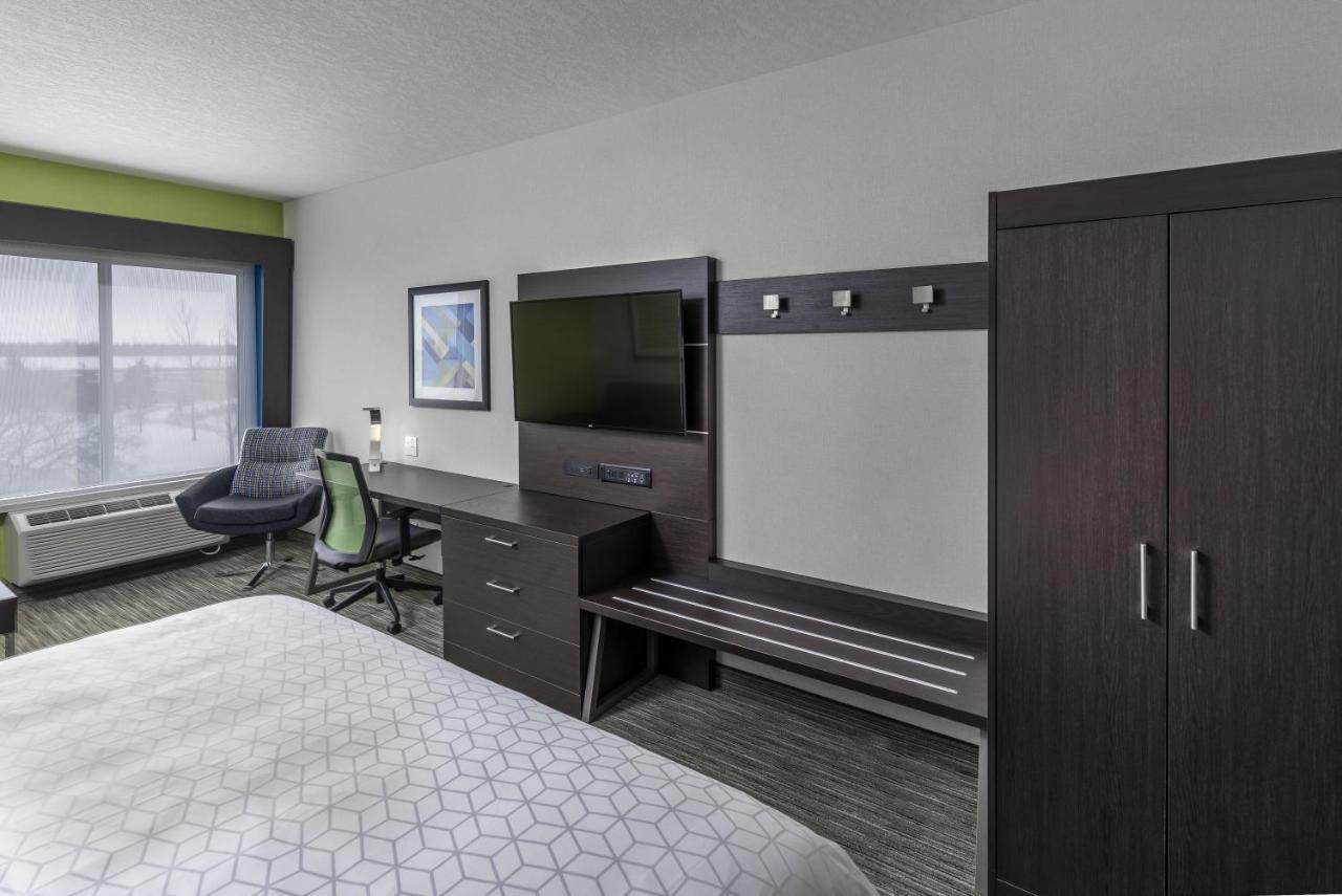Holiday Inn Express & Suites - Brandon By Ihg Exterior foto