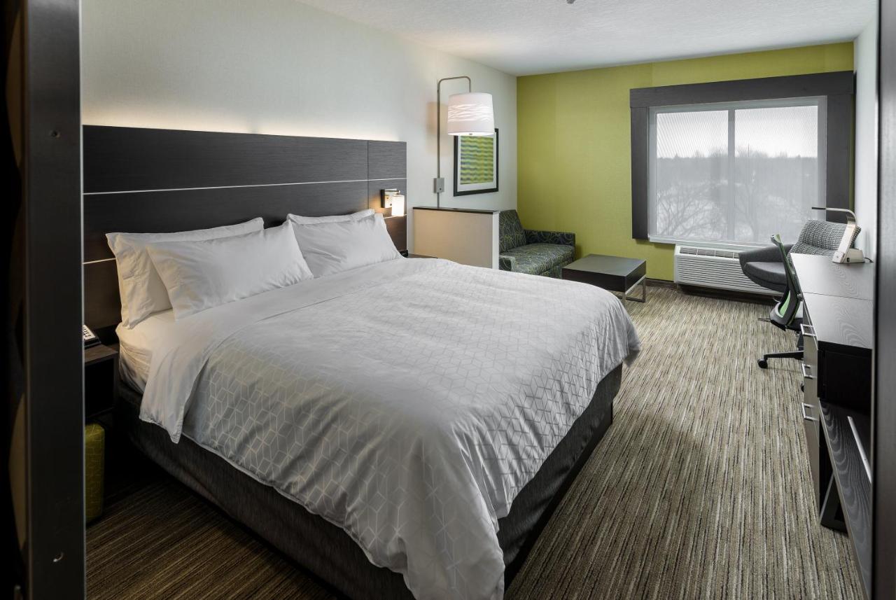 Holiday Inn Express & Suites - Brandon By Ihg Exterior foto