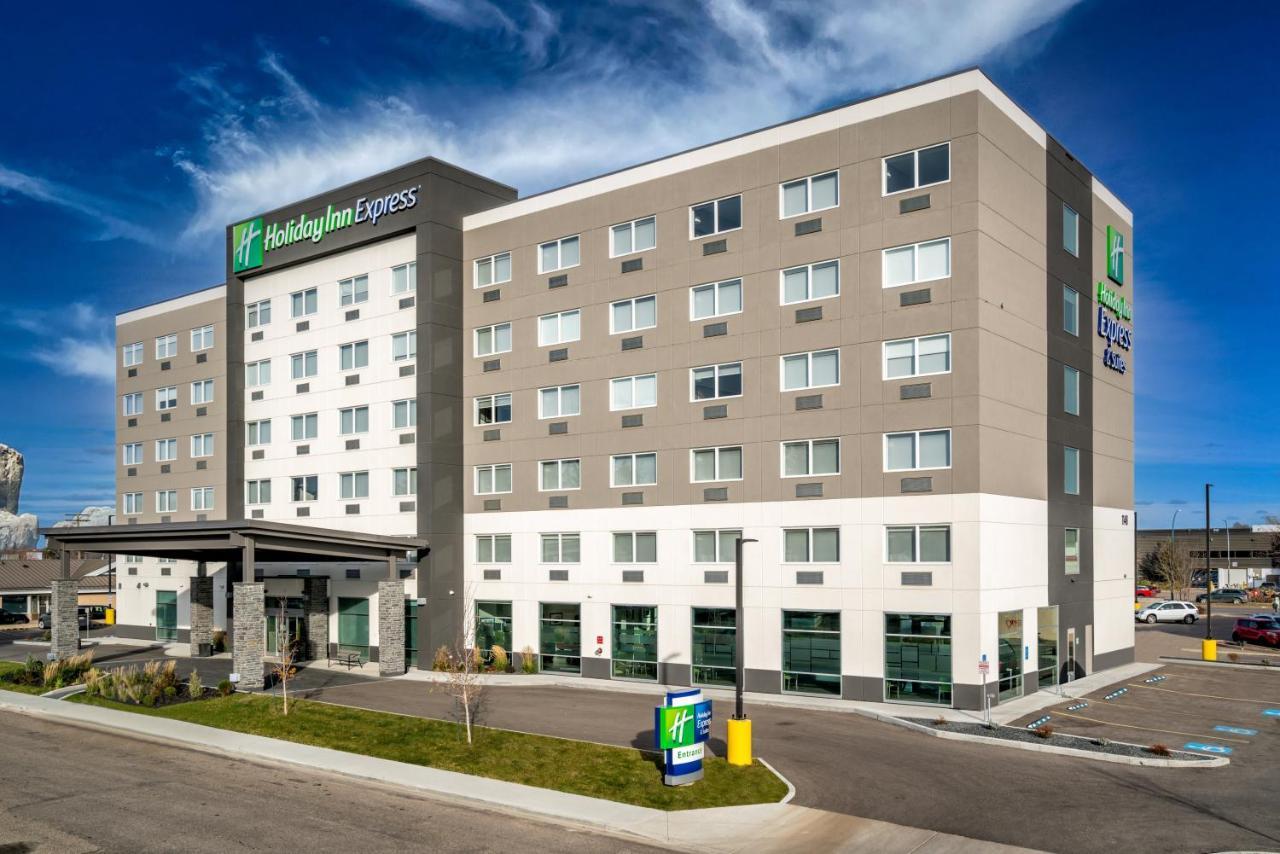 Holiday Inn Express & Suites - Brandon By Ihg Exterior foto