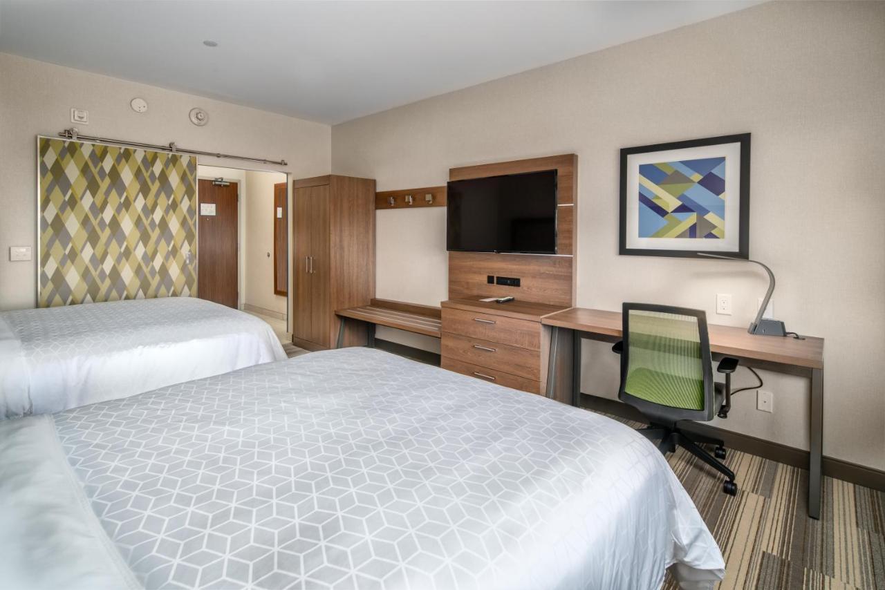Holiday Inn Express & Suites - Brandon By Ihg Exterior foto