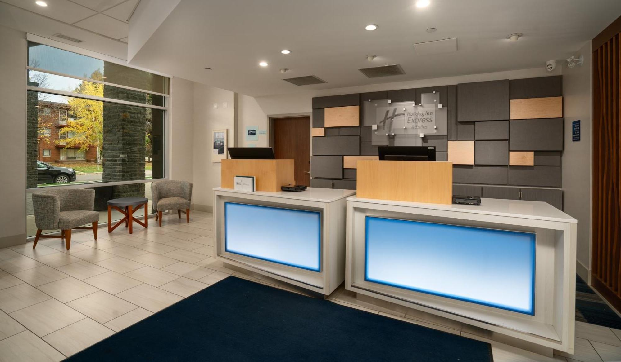 Holiday Inn Express & Suites - Brandon By Ihg Exterior foto